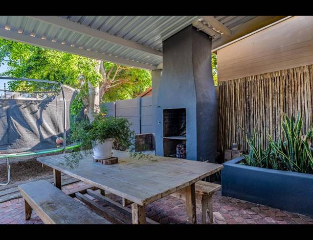 3 BEDROOM HOUSE FOR SALE IN BOSTON